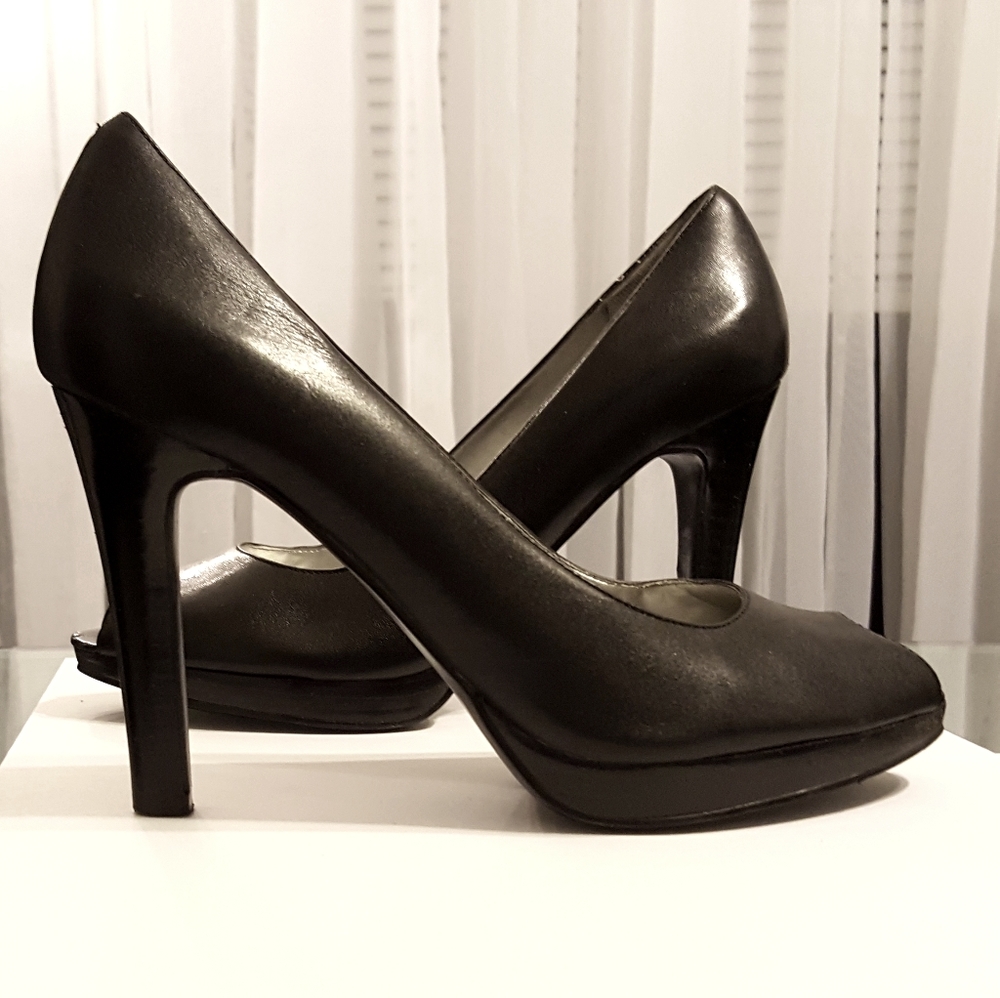NINE WEST Peep Toe Pumps
